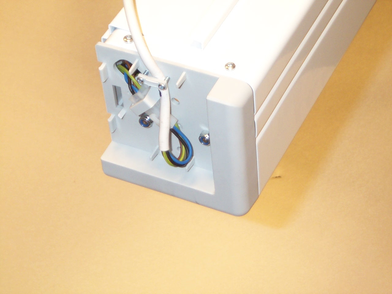 Da-Lite Compact Electrol 151x151 blanc mat avec bordure blanche 1:1
